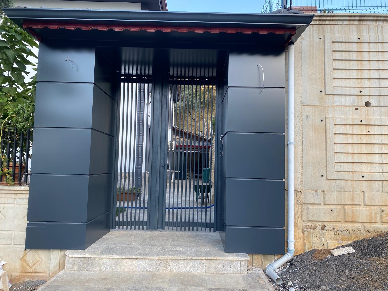 Bahçe Giriş Kapısı